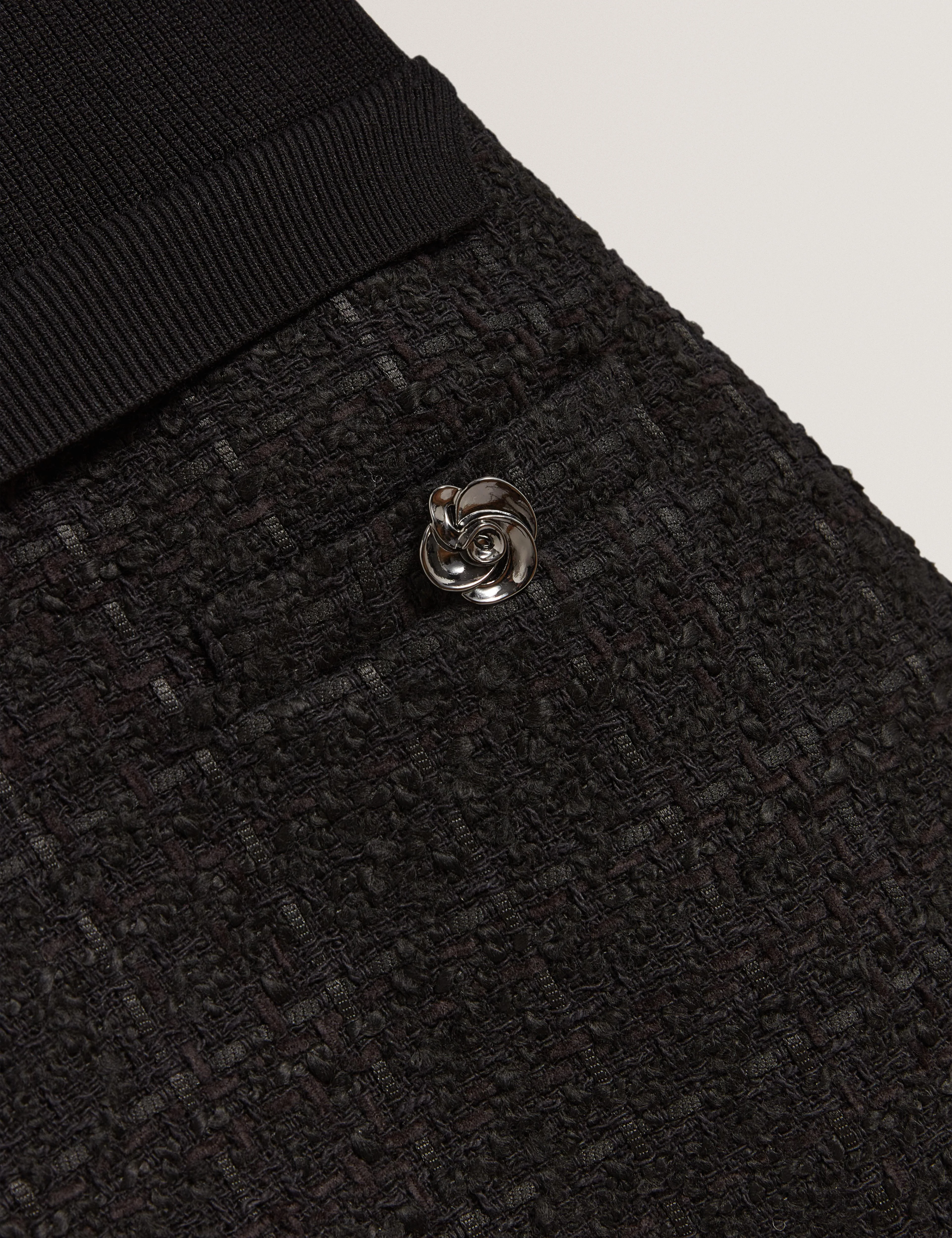 KOMAM | BLACK - Image 3