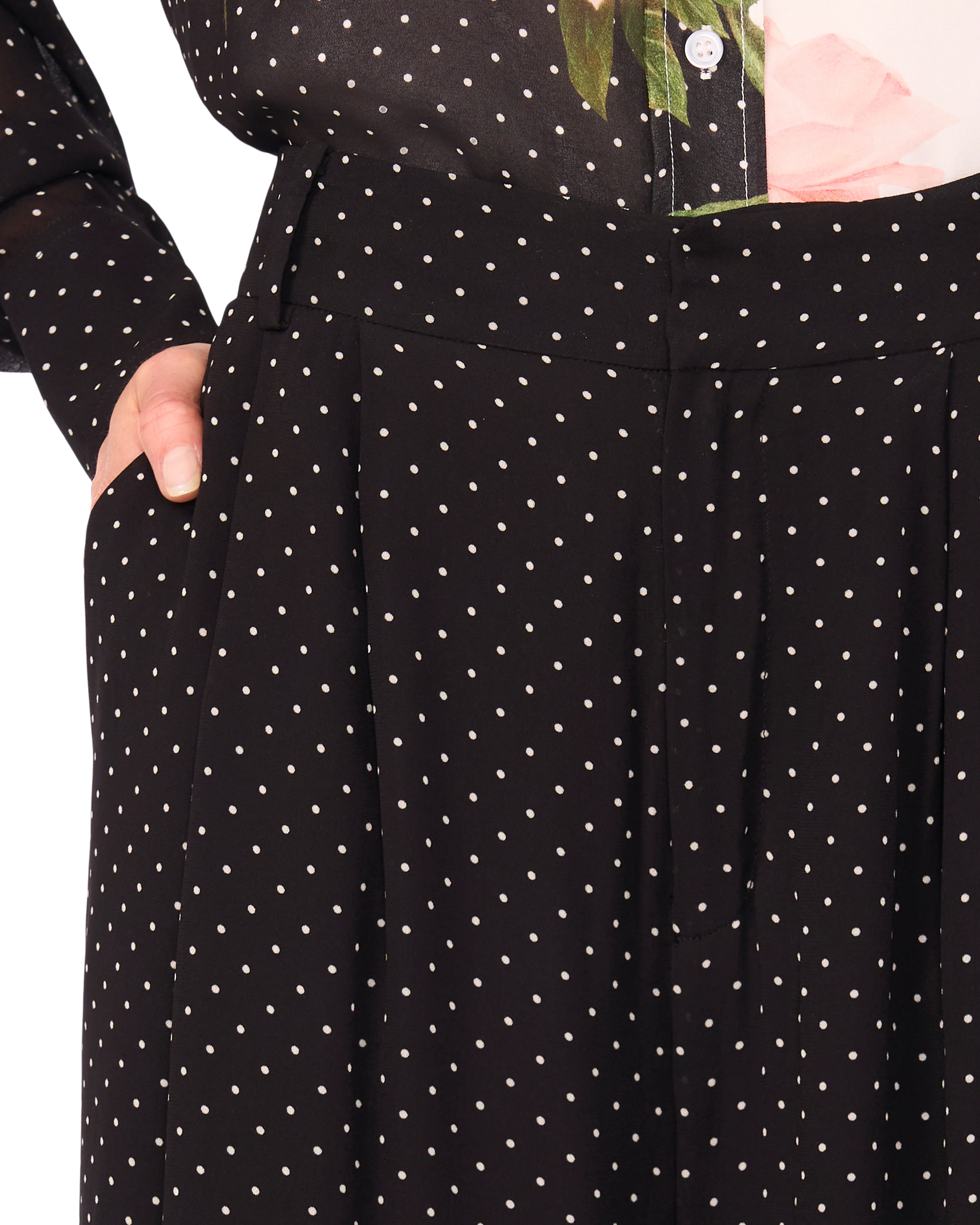 WIDE LEG TUCK PANT | BLACK - Image 3